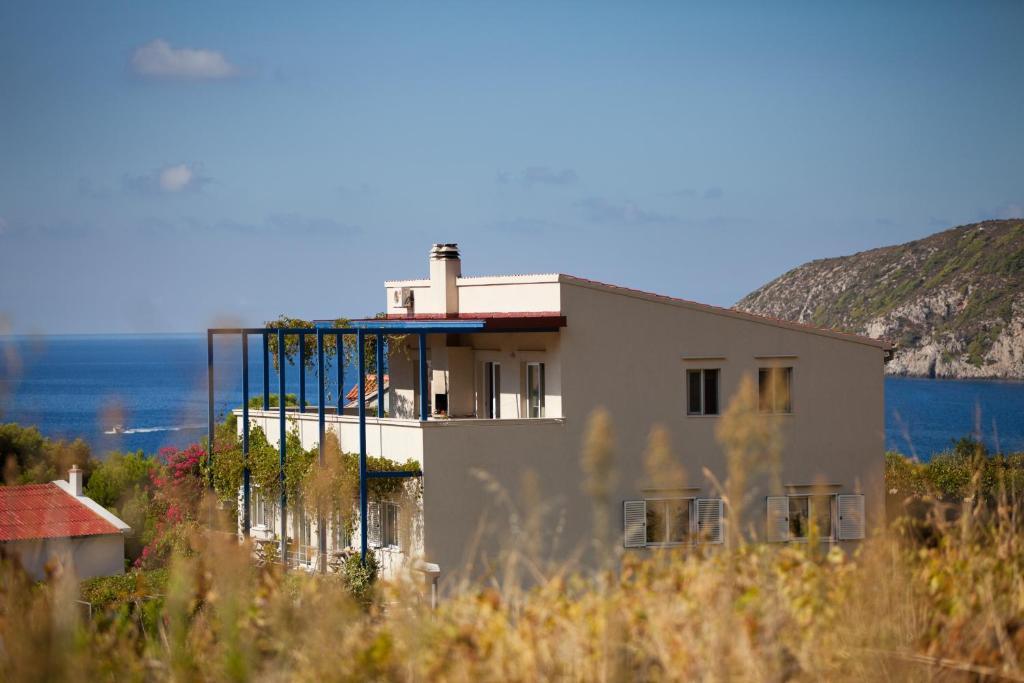 Apartments Zambarlin Komiža Exteriör bild