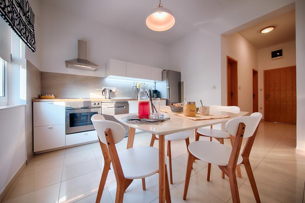 Apartments Zambarlin Komiža Exteriör bild
