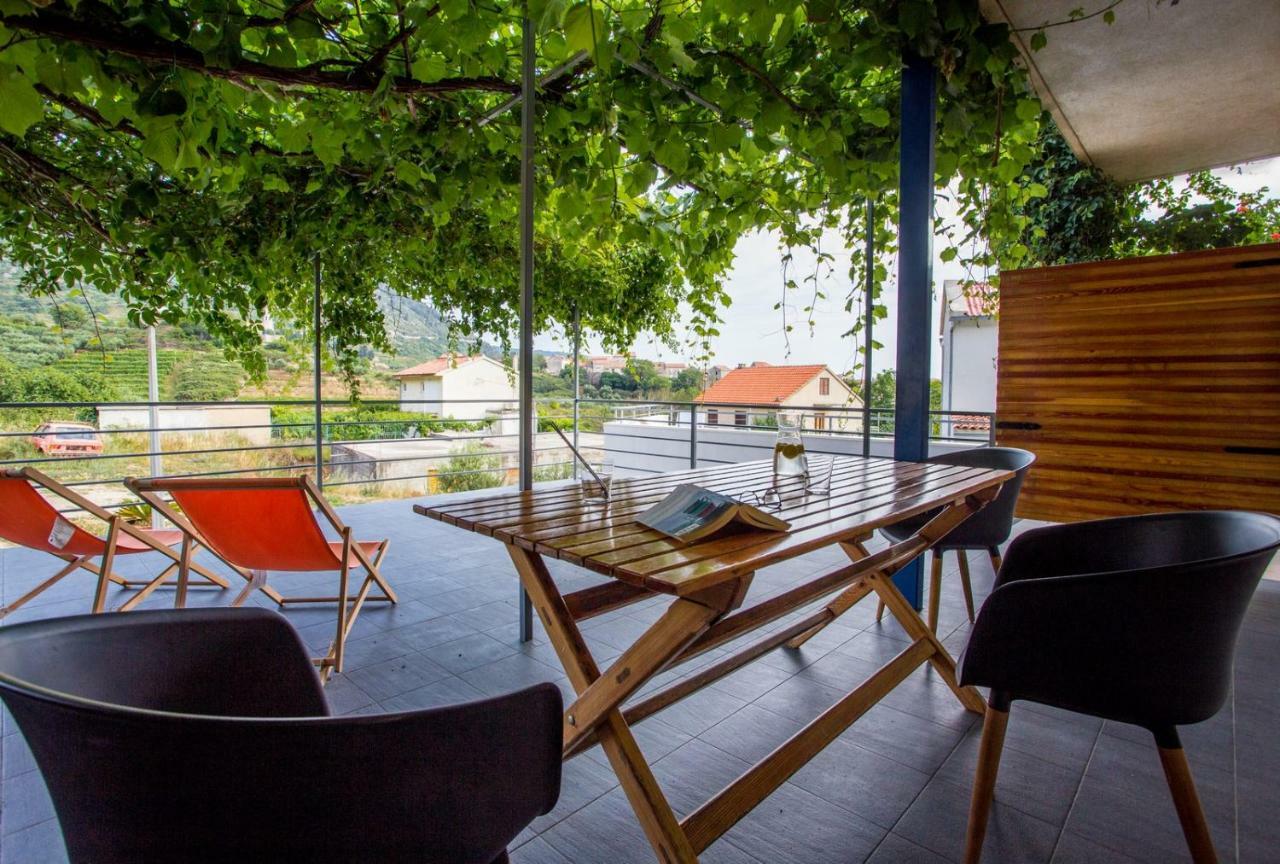 Apartments Zambarlin Komiža Exteriör bild